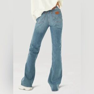 Wrangler Westward High Rise boot cut 626